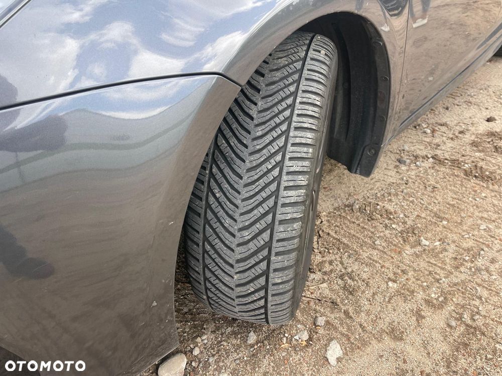 Toyota Avensis 1.8 Active - 12