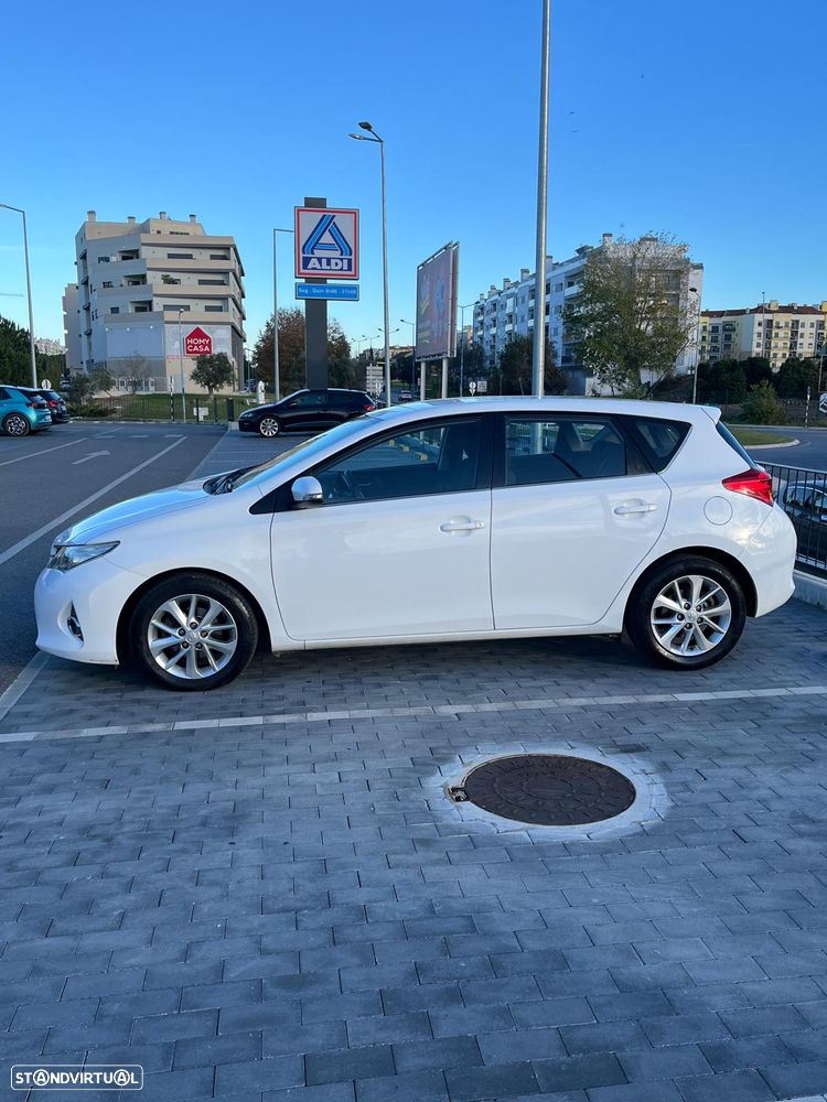 Toyota Auris 1.4 D-4D Life Plus - 2