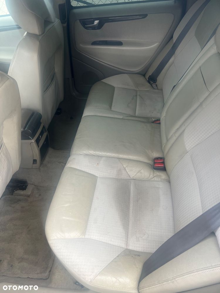 Volvo V70 XC 2.4 D5 AWD - 6