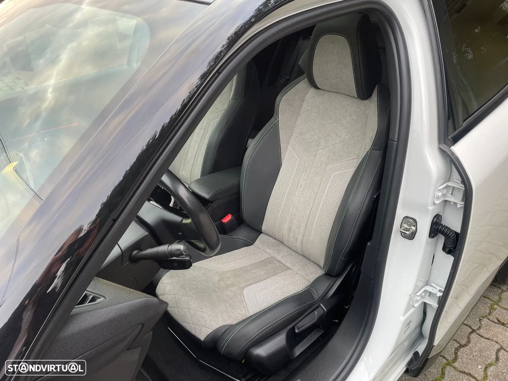 Peugeot e-2008 GT Pack - 23