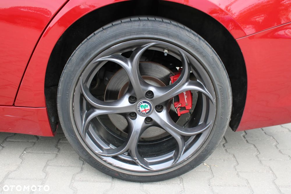 Alfa Romeo Giulia 2.0 Turbo 16V AT8-Q4 Veloce Ti - 18