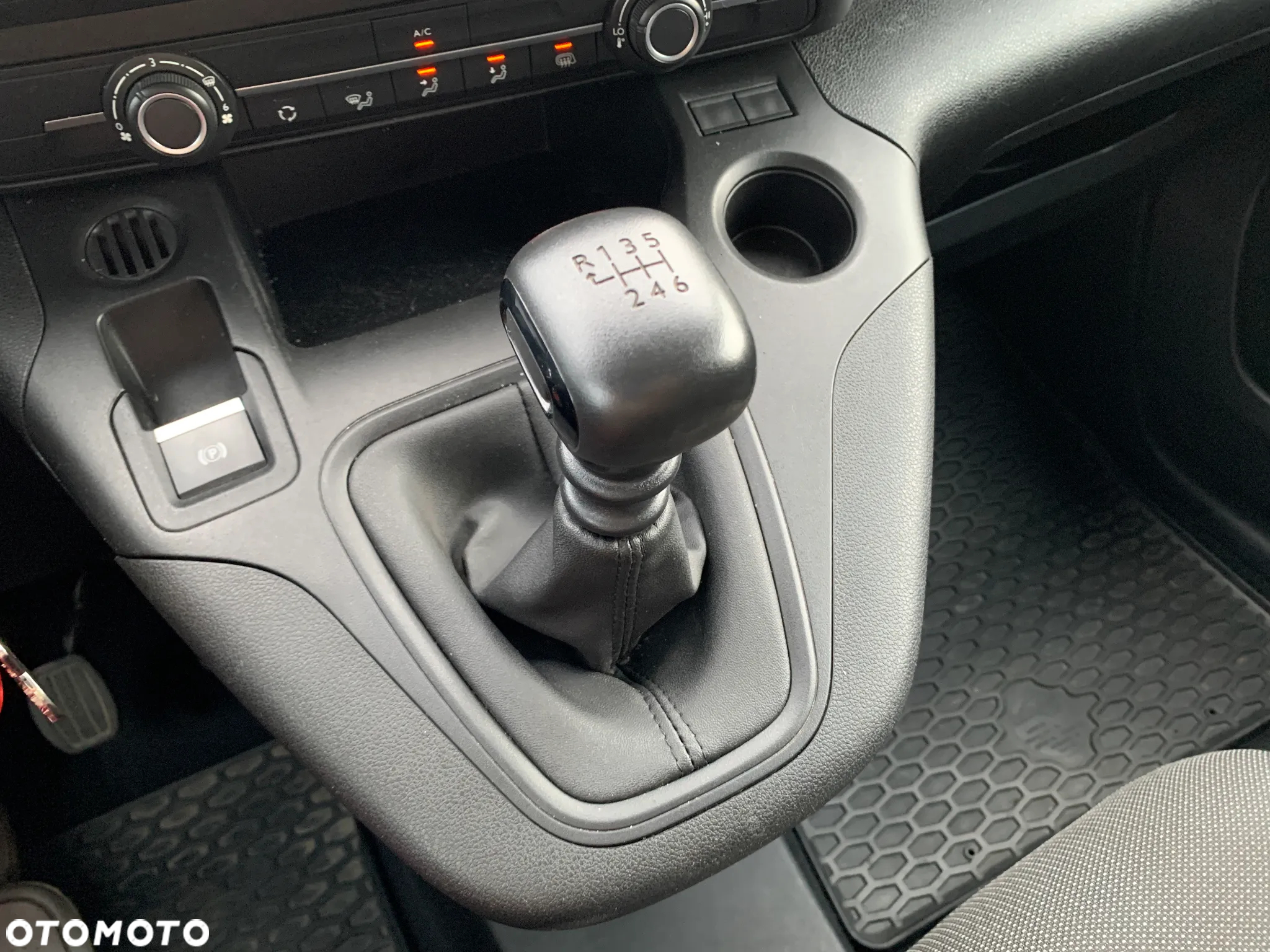 Opel COMBO - 26