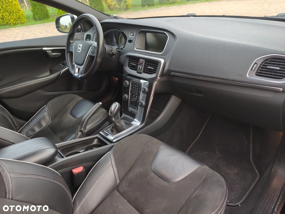 Volvo V40 D2 R Design - 21