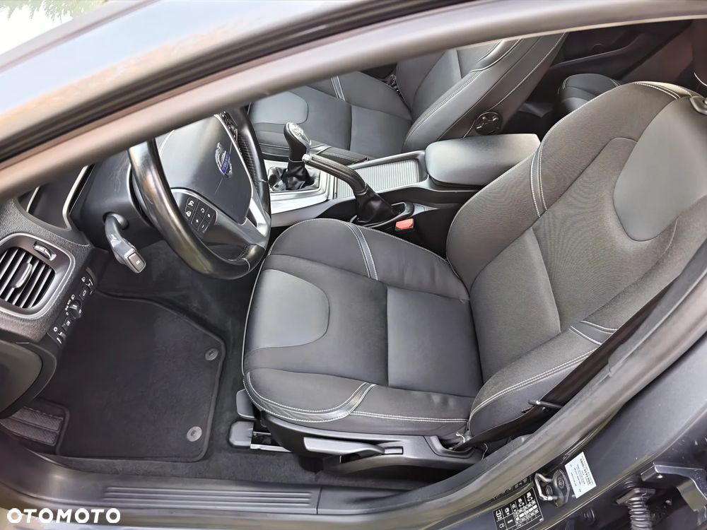 Volvo V40 D2 Momentum - 13