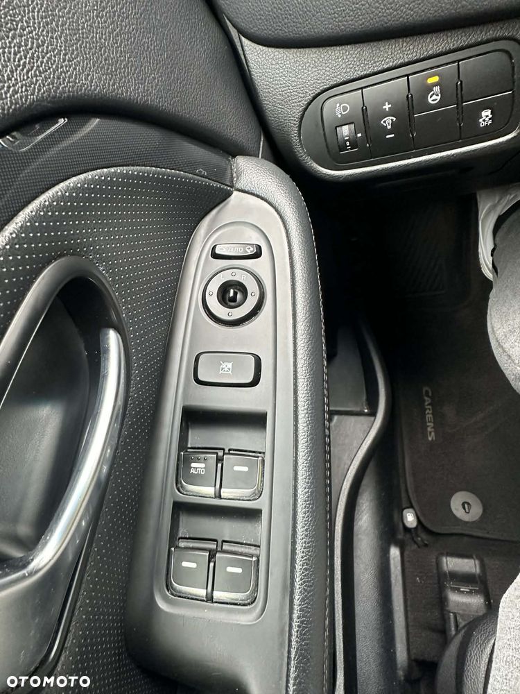 Kia Carens 1.7 CRDi 115 Dream Team Edition - 12