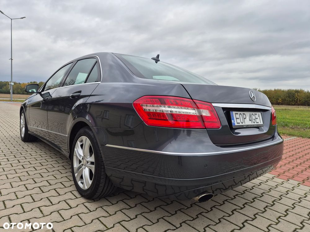Mercedes-Benz Klasa E 200 CGI BlueEFFICIENCY Automatik Avantgarde - 17