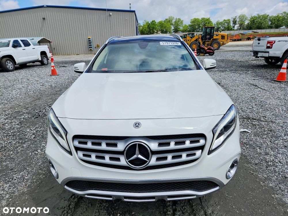 Mercedes-Benz GLA 250 4-Matic - 5