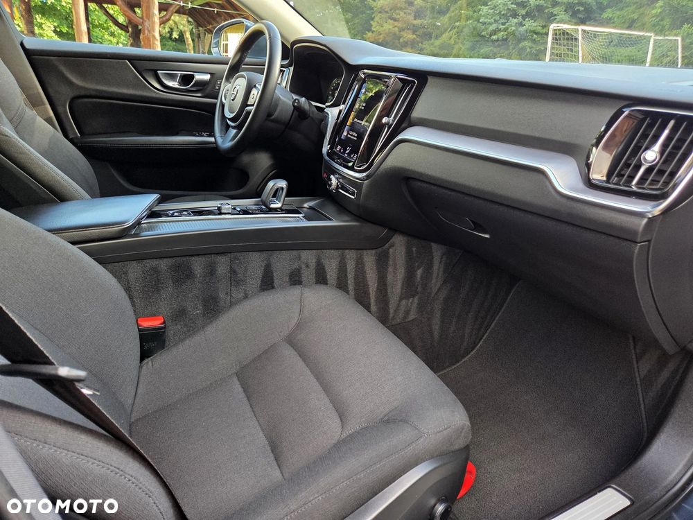 Volvo V60 B3 B DKG Momentum Pro - 30