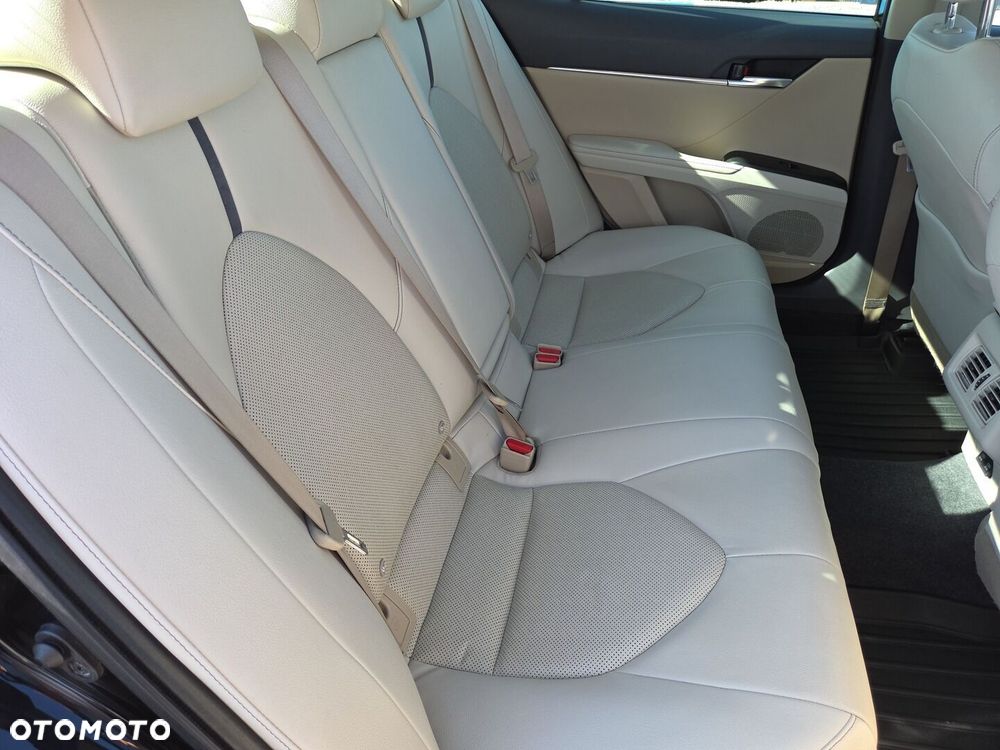 Toyota Camry 2.5 Hybrid Executive CVT - 12