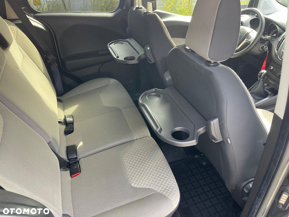 Ford E-Tourneo Courier - 9