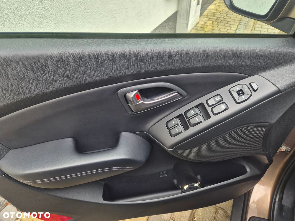 Hyundai ix35 2.0 CRDi 4WD Automatik Fifa World Cup Gold Edition - 13
