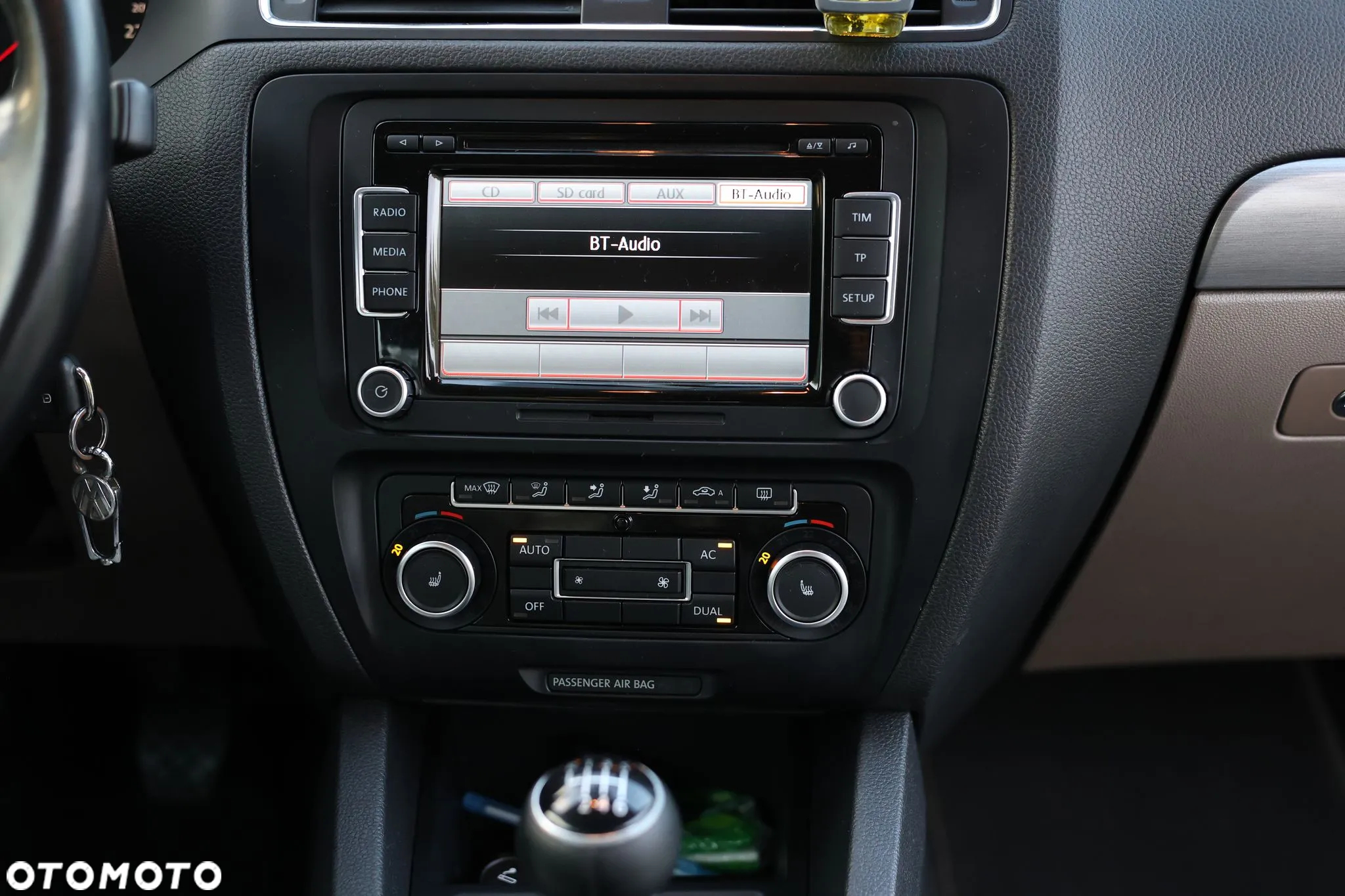 Volkswagen Jetta 2.0 TDI Highline - 11