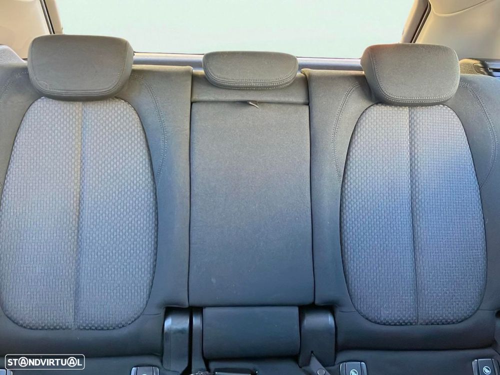 BMW 225xe Active Tourer - 17