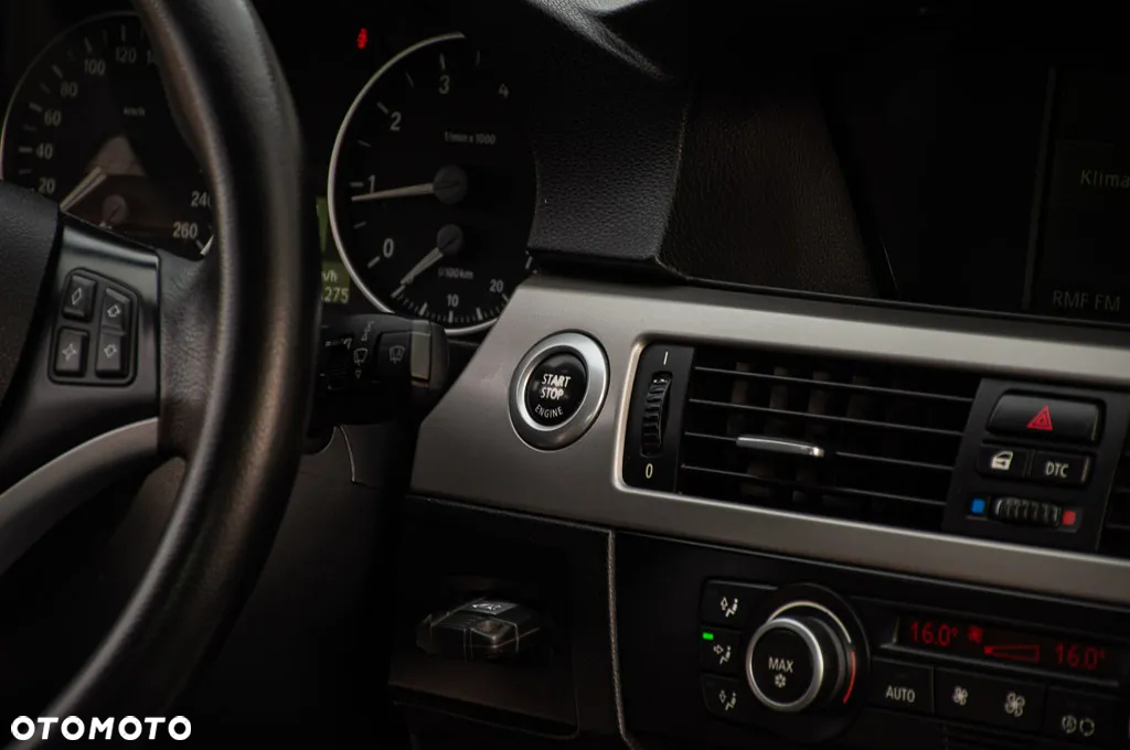 BMW Seria 3 320i - 33