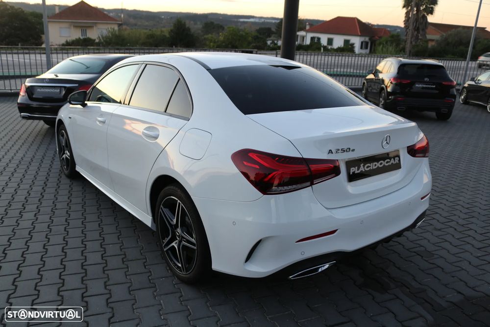 Mercedes-Benz A 250 Limousine e AMG Line - 4