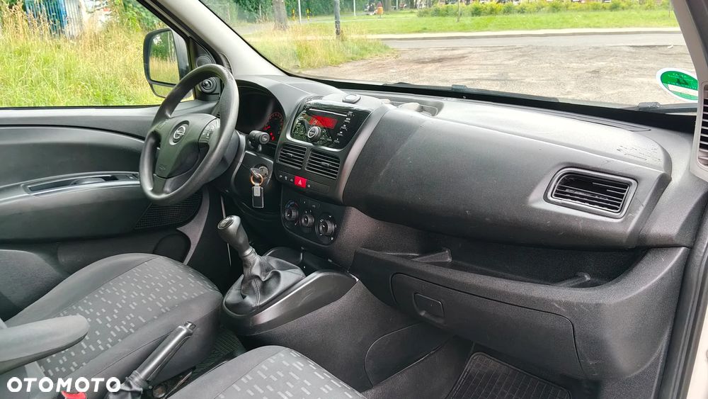 Opel COMBO - 26