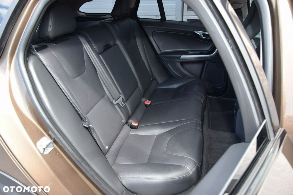 Volvo V60 Cross Country D3 Drive-E Summum - 30