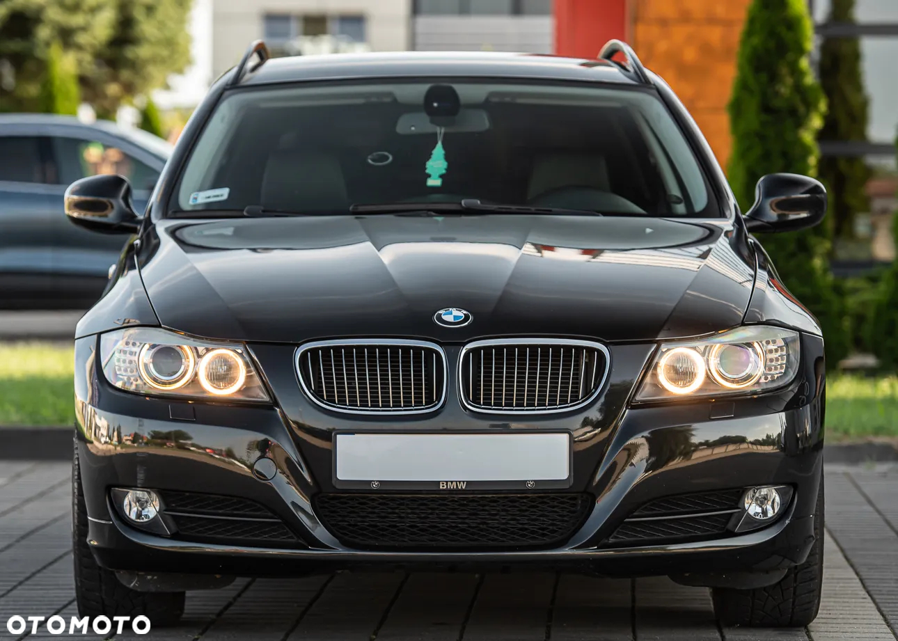 BMW Seria 3 325xi Touring - 3