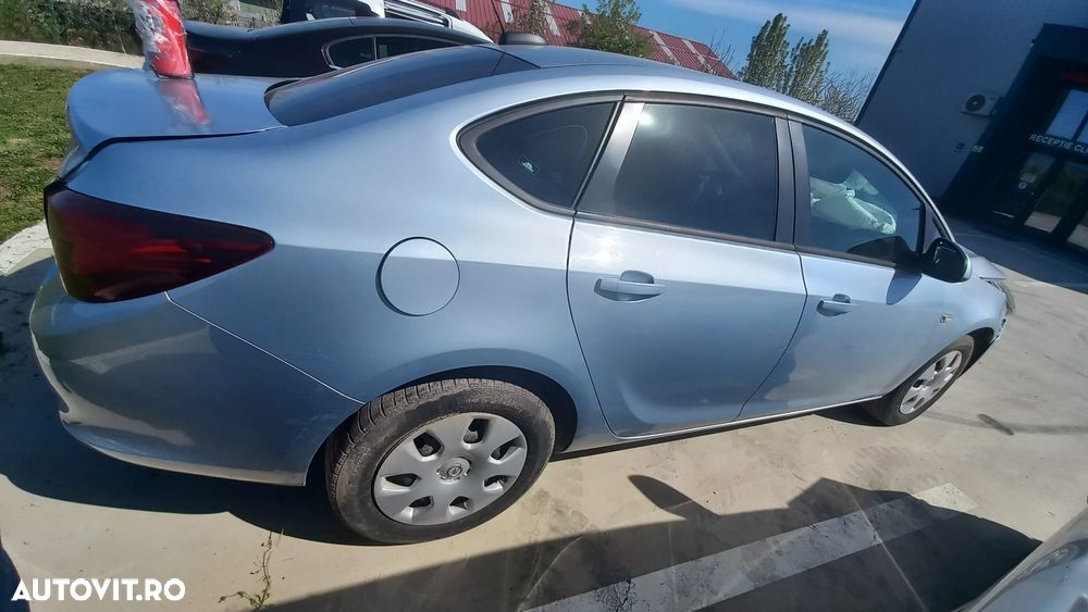 Dezmembram Opel Astra J limuzina 1.4 Turbo B14NET - 2