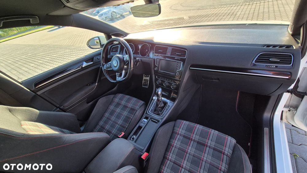 Volkswagen Golf - 14