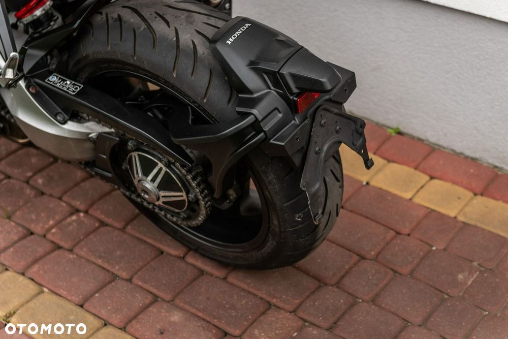 Honda CB - 12