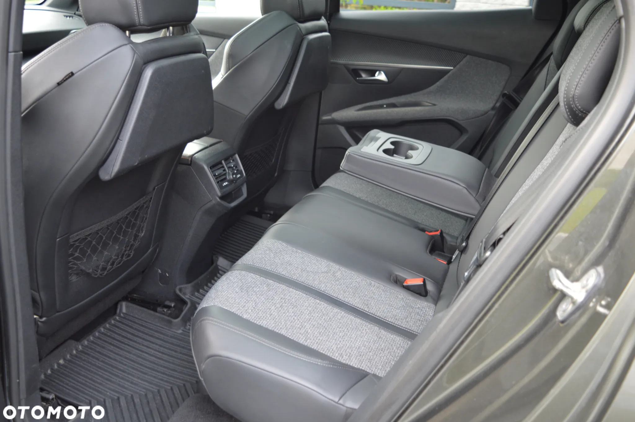 Peugeot 3008 1.6 BlueHDi Allure S&S - 12