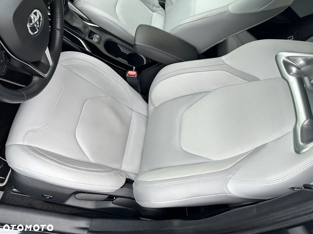 Toyota Corolla 2.0 Hybrid Executive - 29