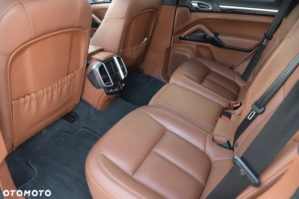 Porsche Cayenne Diesel Platinum Edition - 36