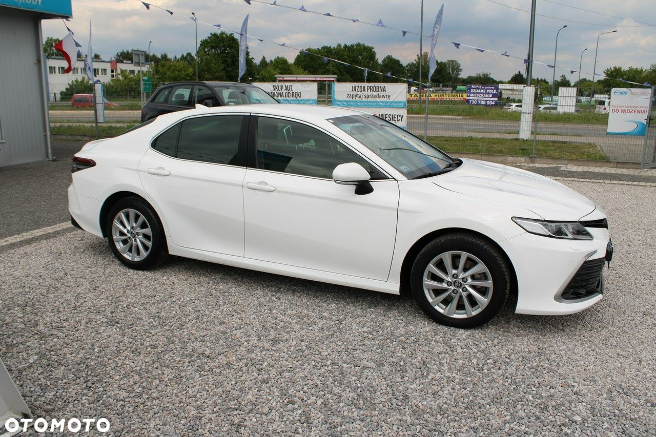 Toyota Camry - 5