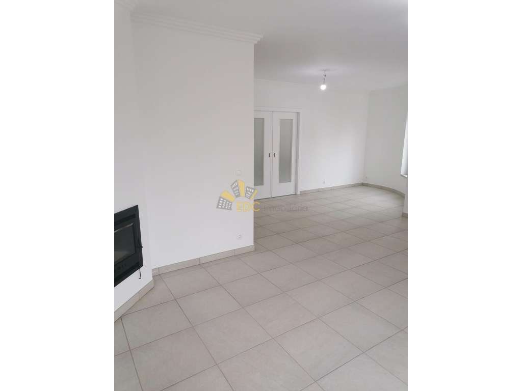 Moradia V3+1 Totalmente Remodelada no Centro da Ericeira e com vist... - Grande imagem: 4/47