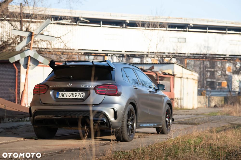 Mercedes-Benz GLA - 8