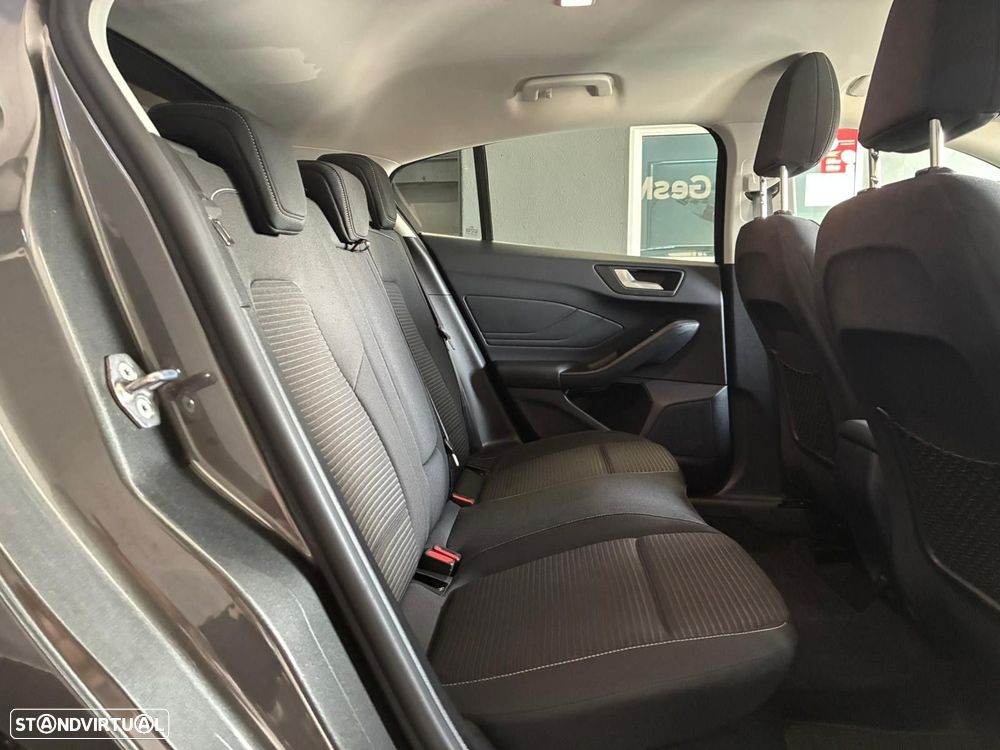 Ford Focus 1.0 EcoBoost Titanium - 36