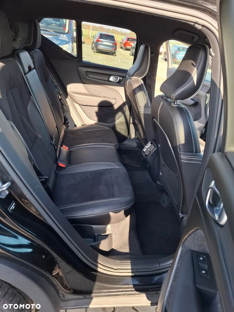 Volvo XC40 zderzak tyl kod lakieru 019 - 34