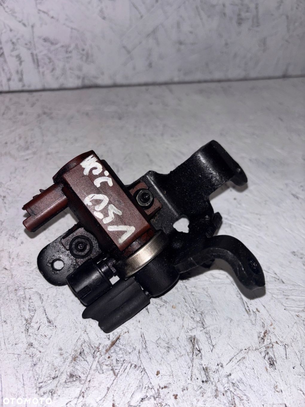ELEKTROZAWÓR PODCIŚNIENIA VOLVO V50 S40 II 2.0 - 1