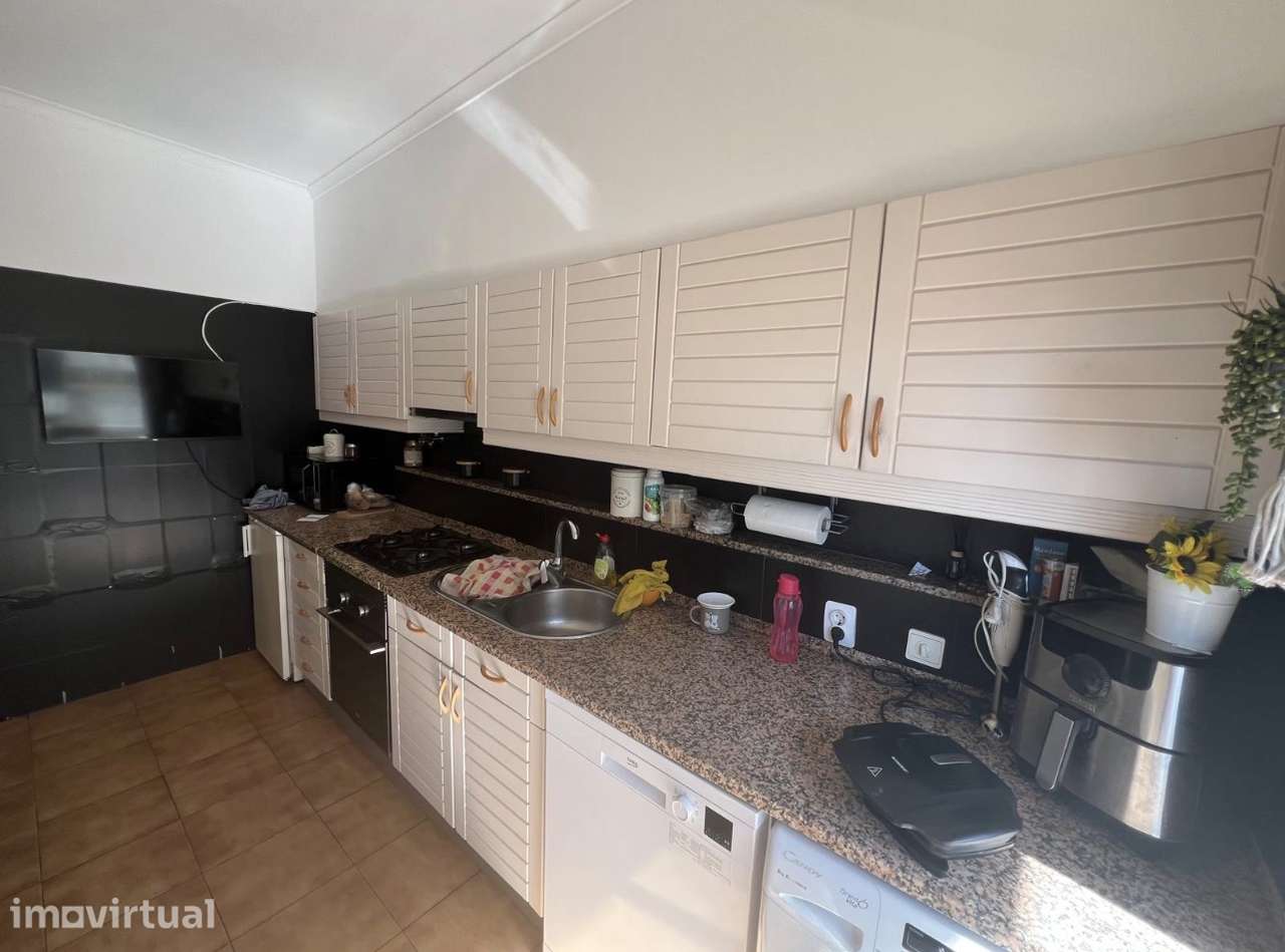 Apartamento T2 - 2 WC's , Varandas - ótima localização -Amora - Grande imagem: 2/16