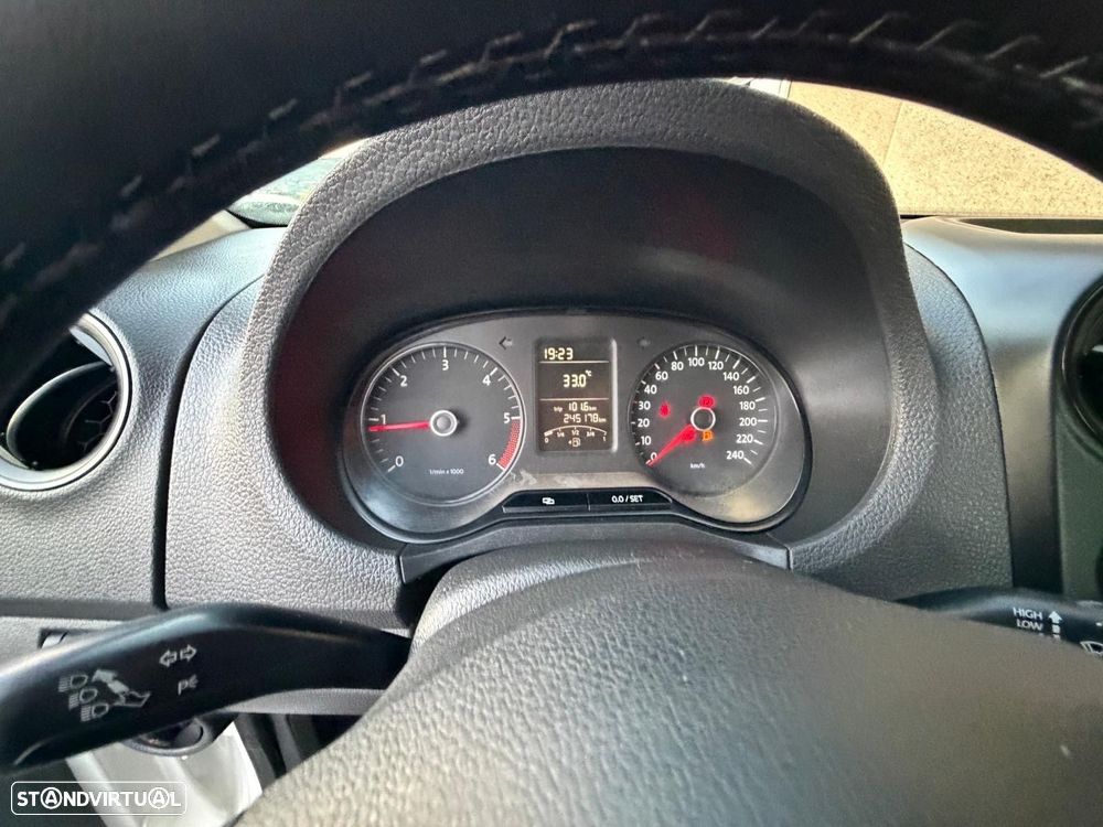 VW Amarok 2.0 TDi CD Trendline CM IP 4Motion - 11