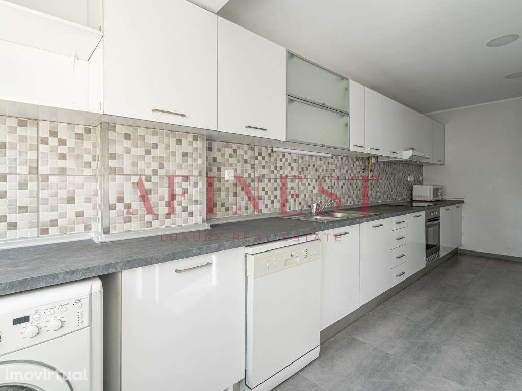 Apartamento T2 Remodelado · Parede / Perto Maristas Carcavelos · Pr... - Grande imagem: 2/17