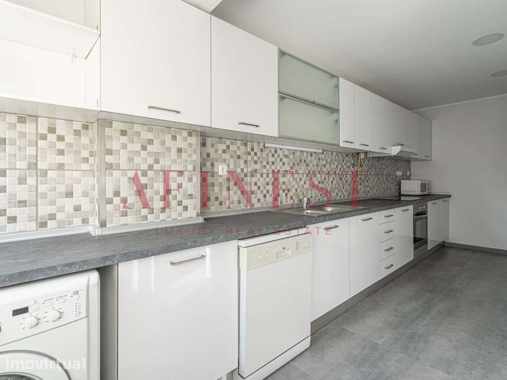 Apartamento T2 Remodelado · Parede / Perto Maristas Carcavelos · Pr... - Grande imagem: 3/17