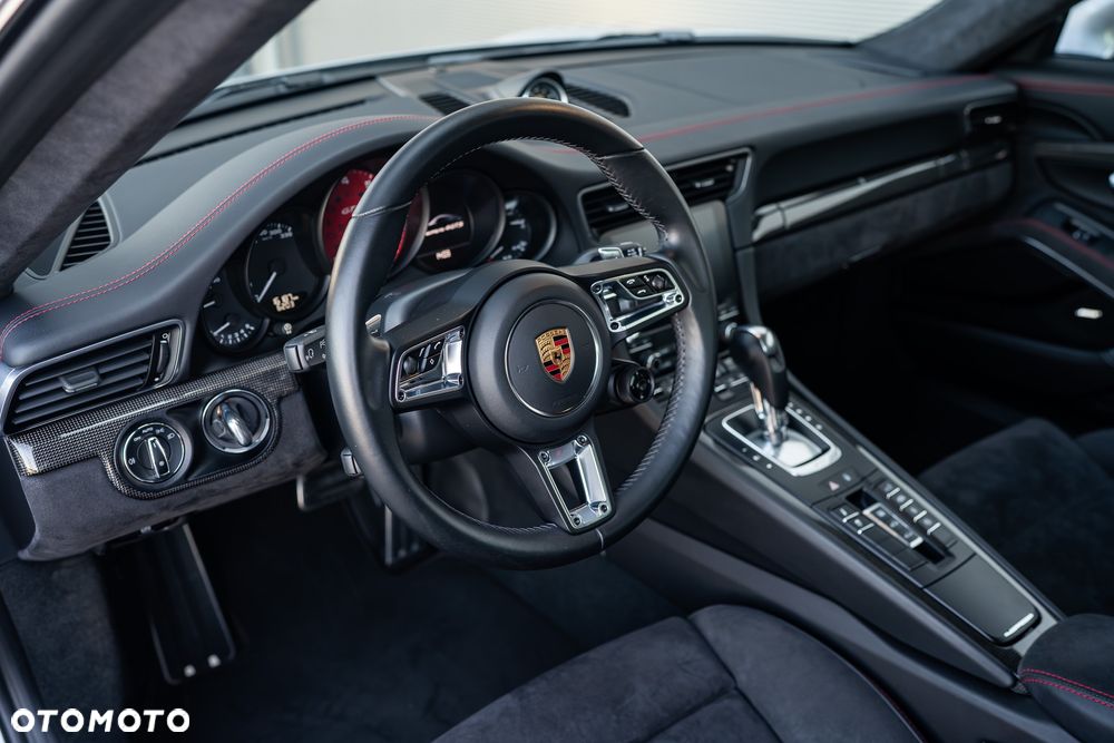 Porsche 911 Carrera 4 GTS PDK - 17