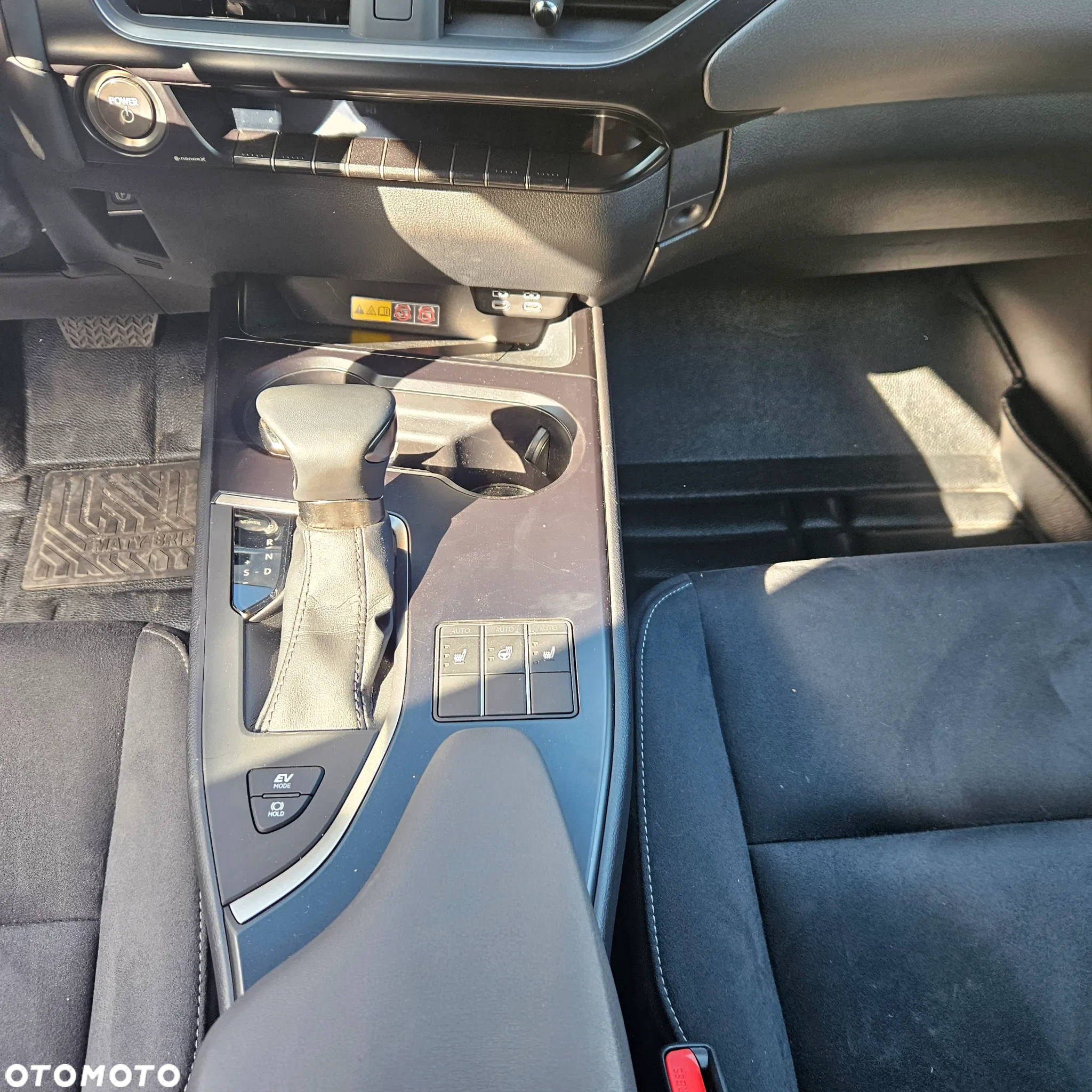 Lexus UX 250h GPF Business 2WD - 19