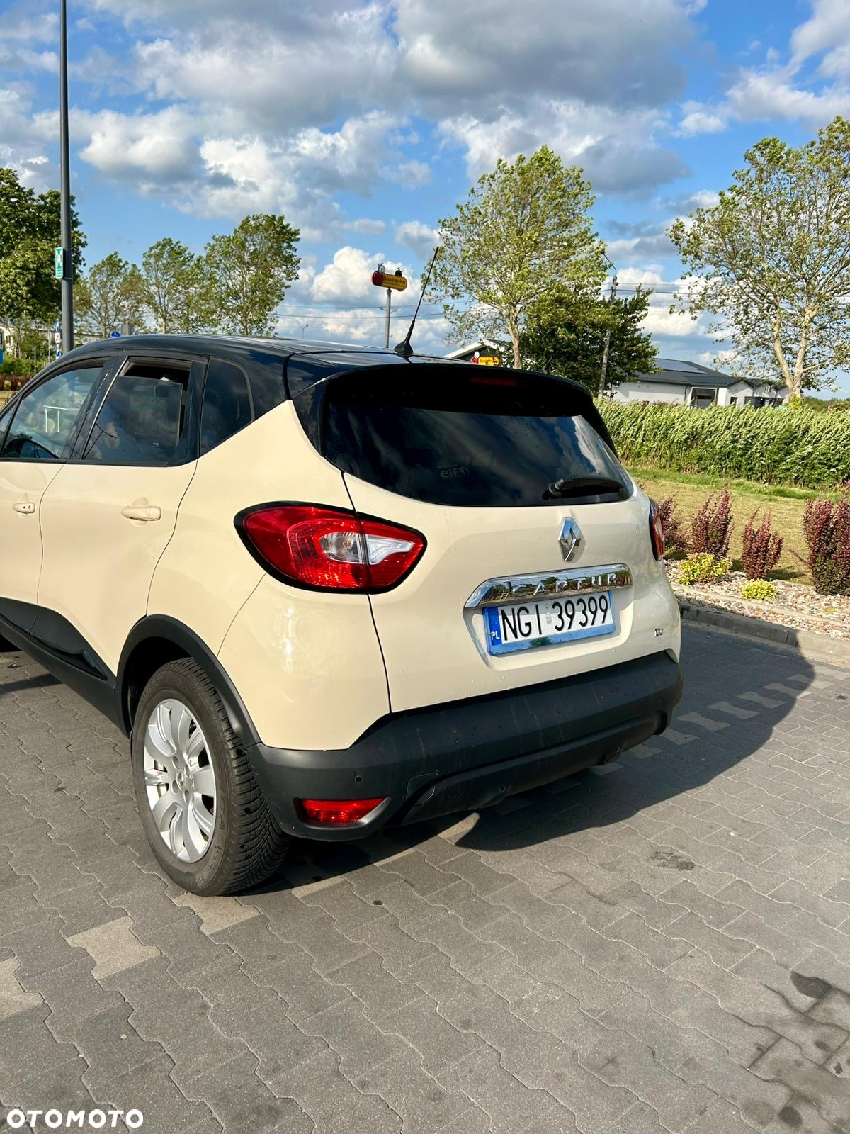 Renault Captur 1.2 TCe Helly Hansen EDC - 4