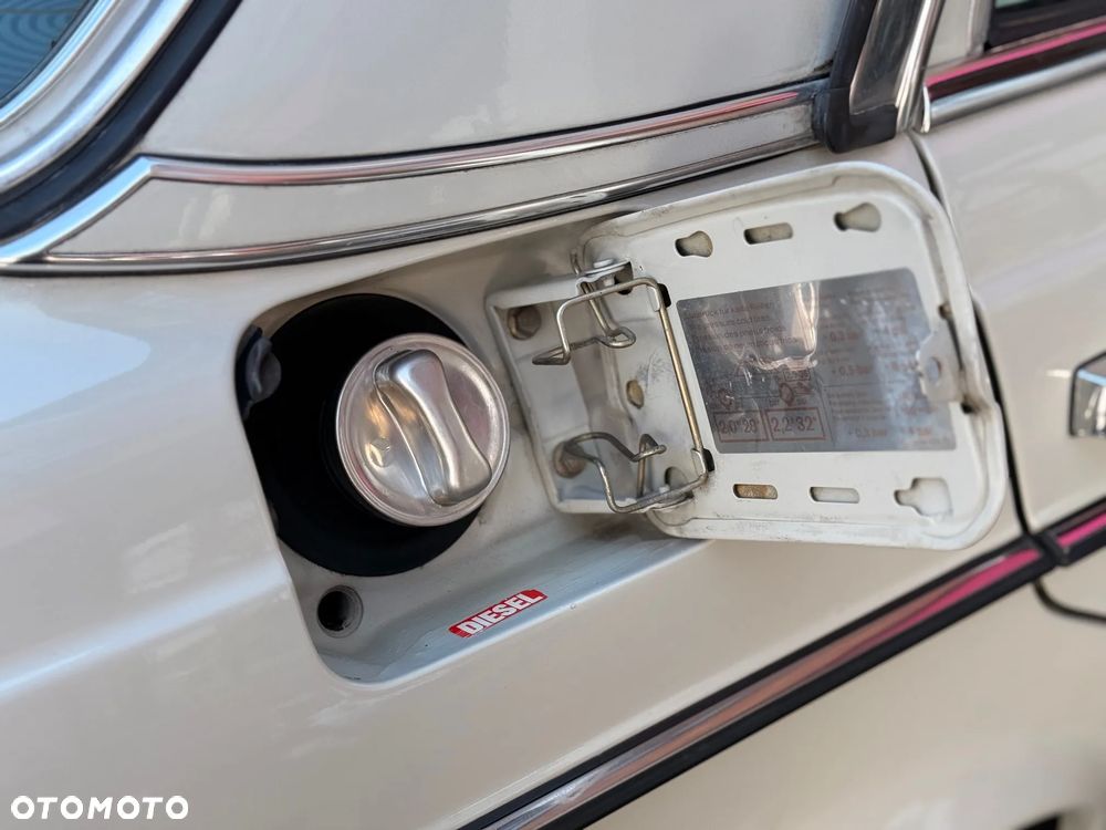 Mercedes-Benz W123 - 40