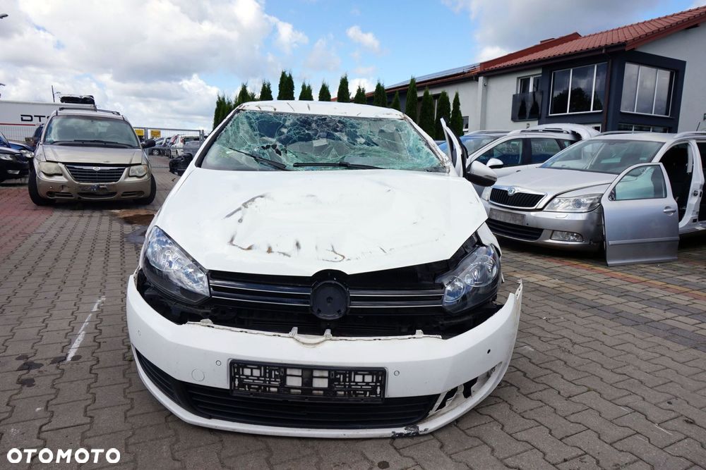 VOLKSWAGEN GOLF VI 5D HB 2011 LB9A 1.6 TDI CAYC 105KM LUB BIAŁY na części - 8
