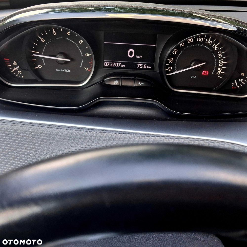 Peugeot 208 - 6