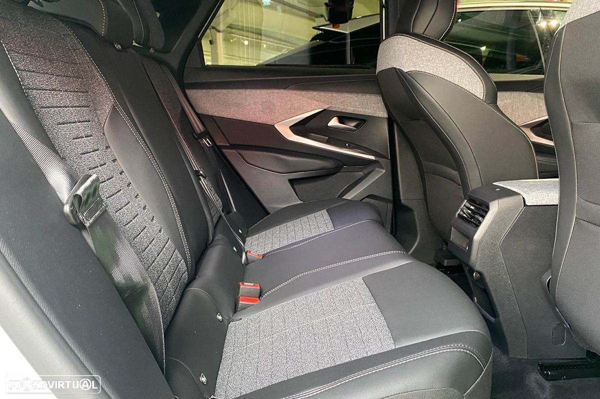 Peugeot 3008 1.2 Hybrid Allure e-DCS6 - 14