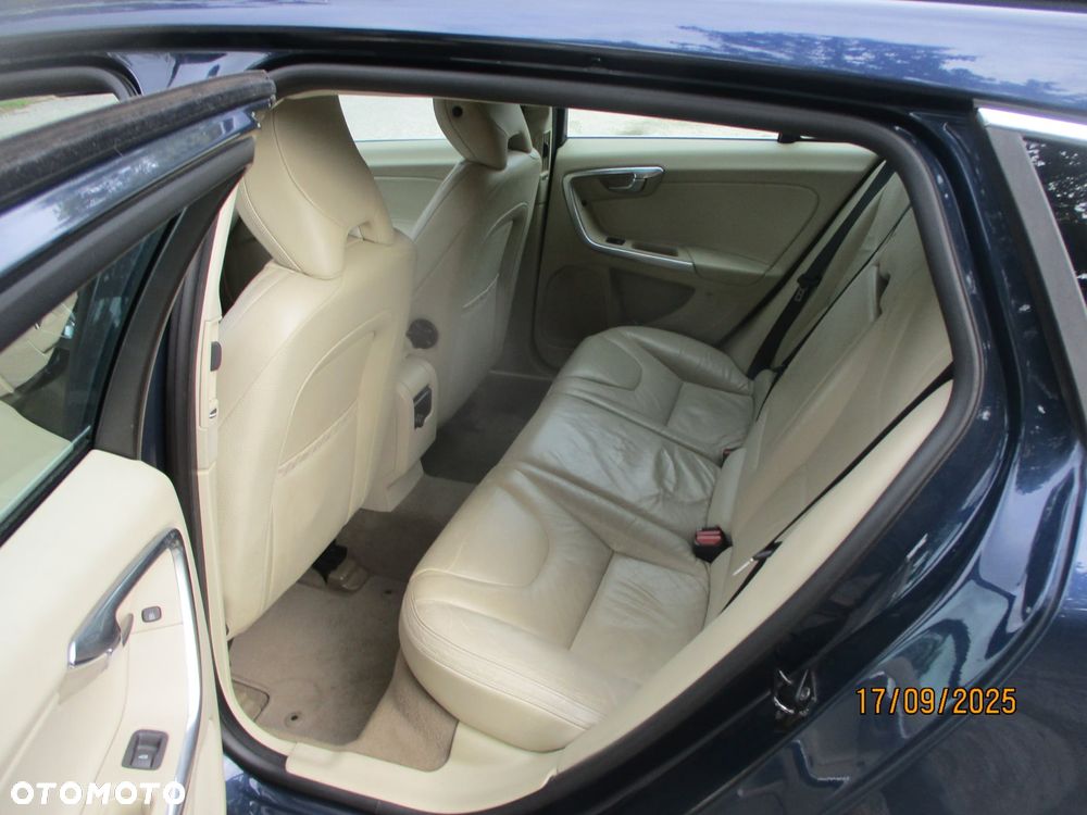 Volvo V60 D3 Summum - 6