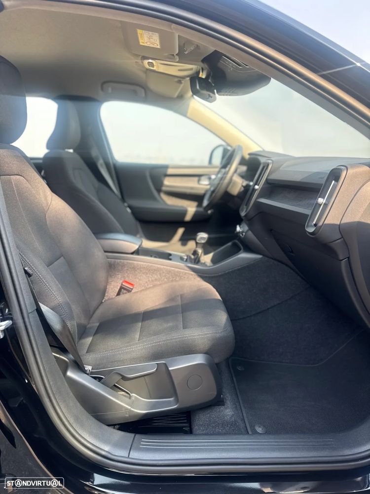 Volvo XC 40 1.5 T2 Momentum - 21