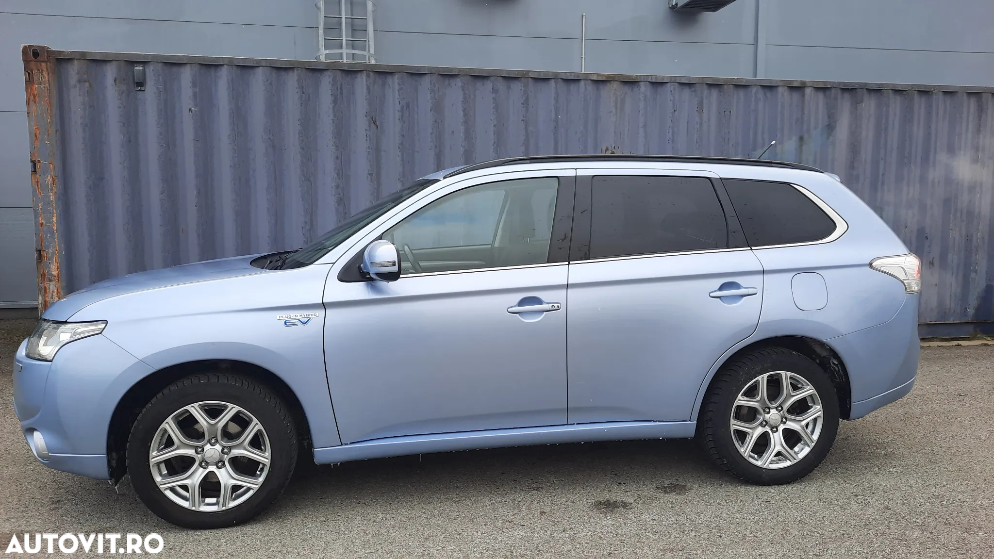 Mitsubishi Outlander 2.0 4WD Plug-In Hybrid - 2