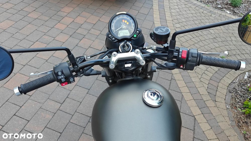 Triumph Street Twin - 4