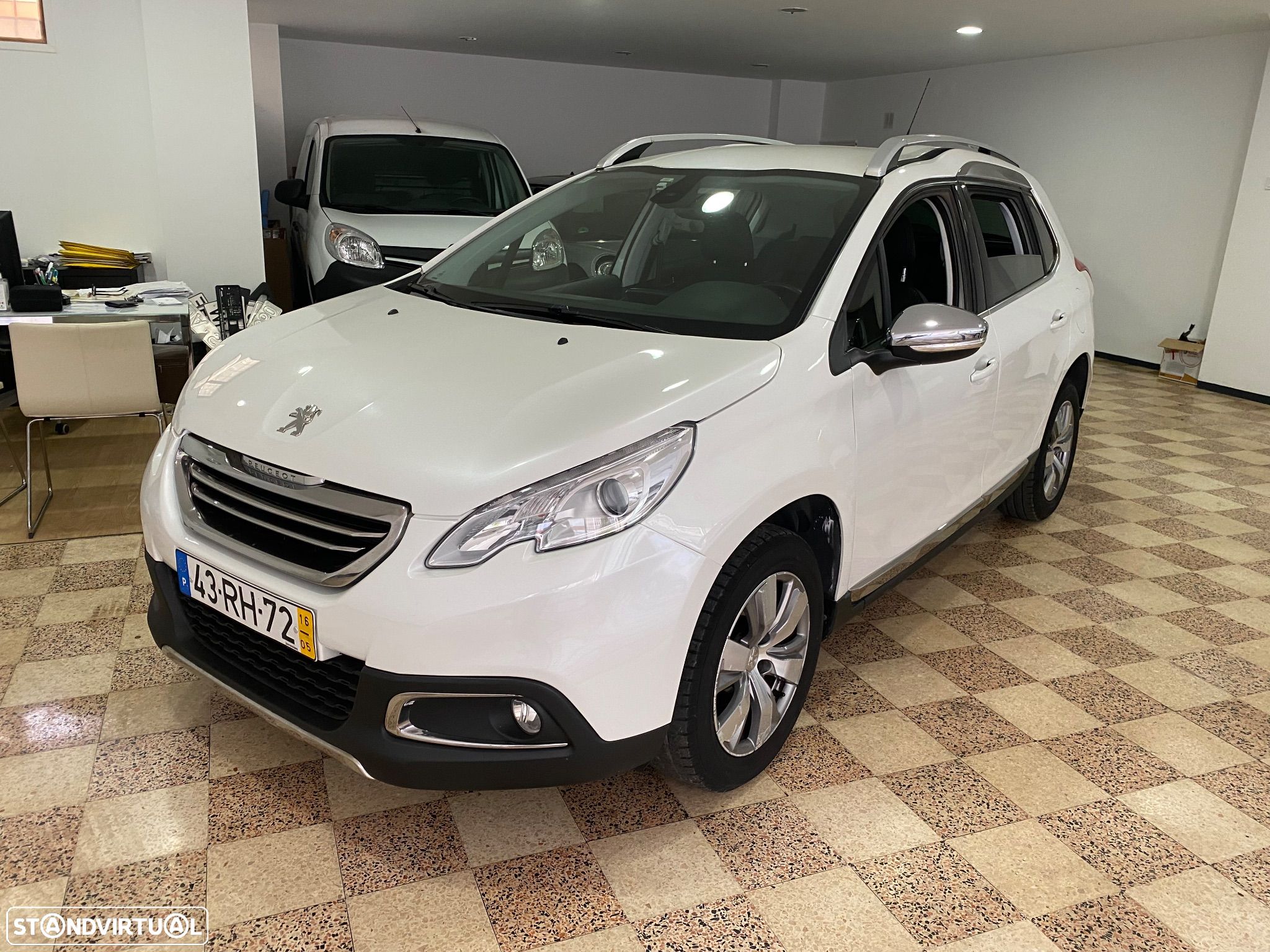 Peugeot 2008 1.2 PureTech Allure - 1